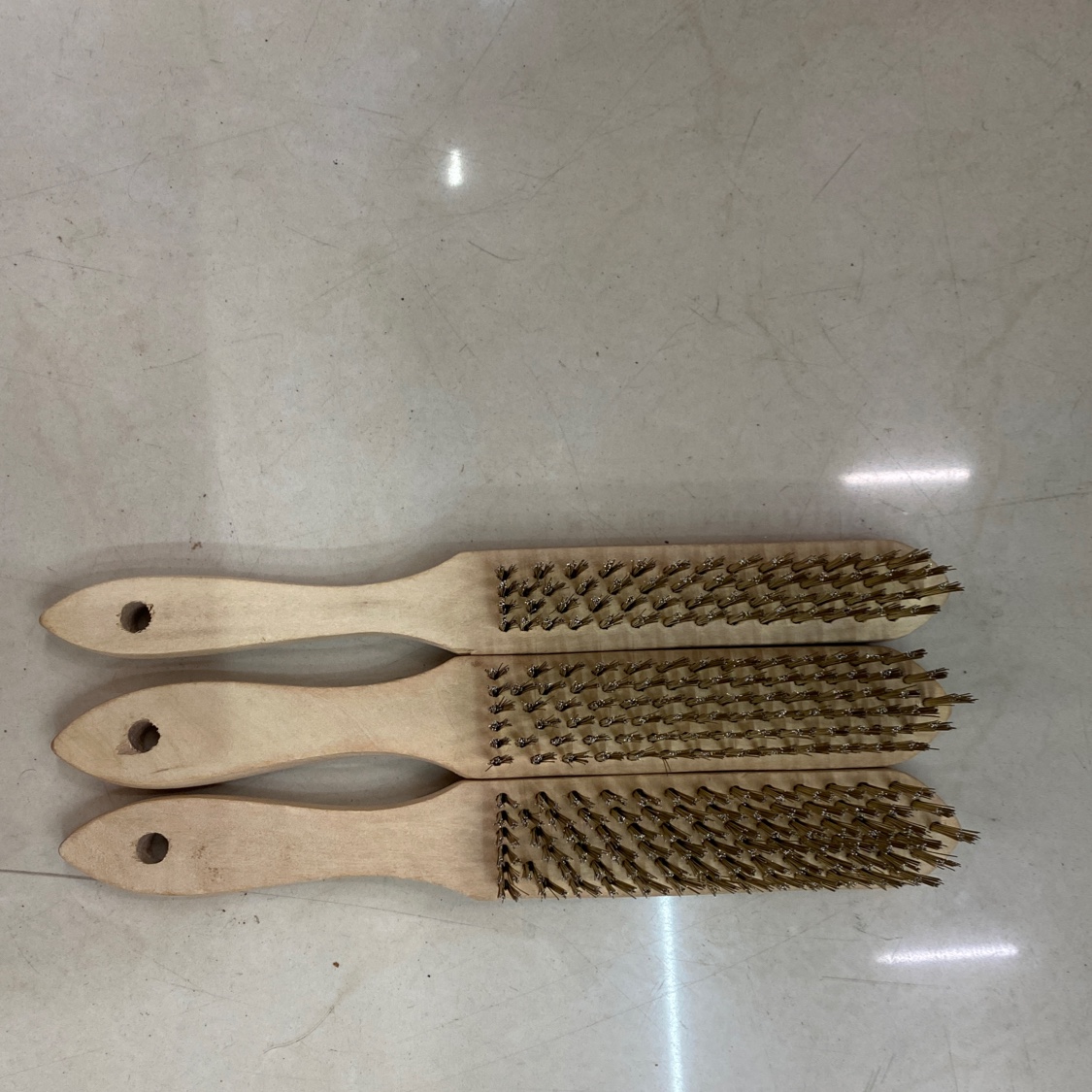 Copper-plated wire wire brush, wire pliers, wooden handle wire brush