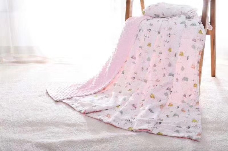 安抚豆豆毯白底实物图