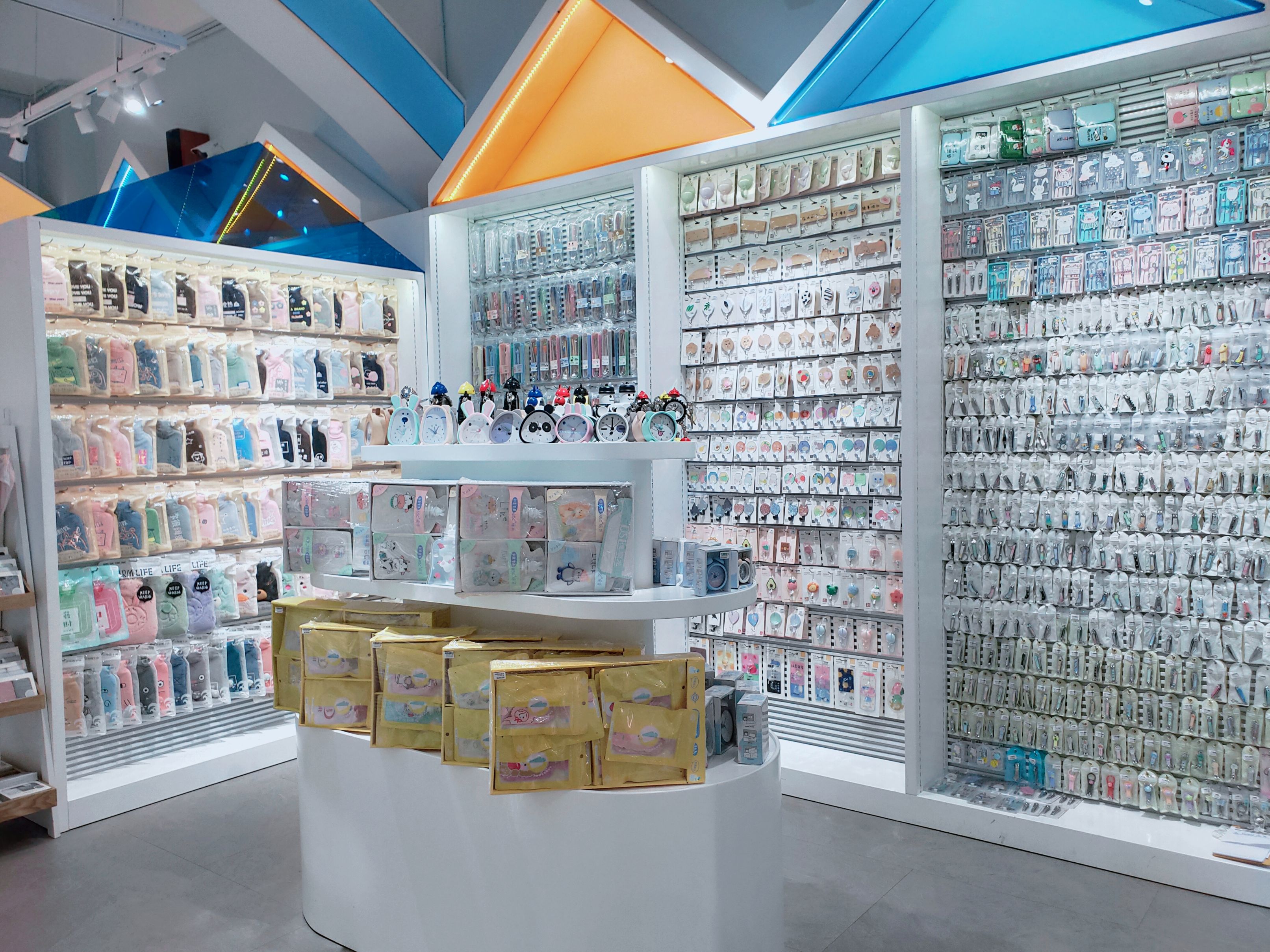 Yiwu Chuxin Yipin Fine Department Store describe pic - 4