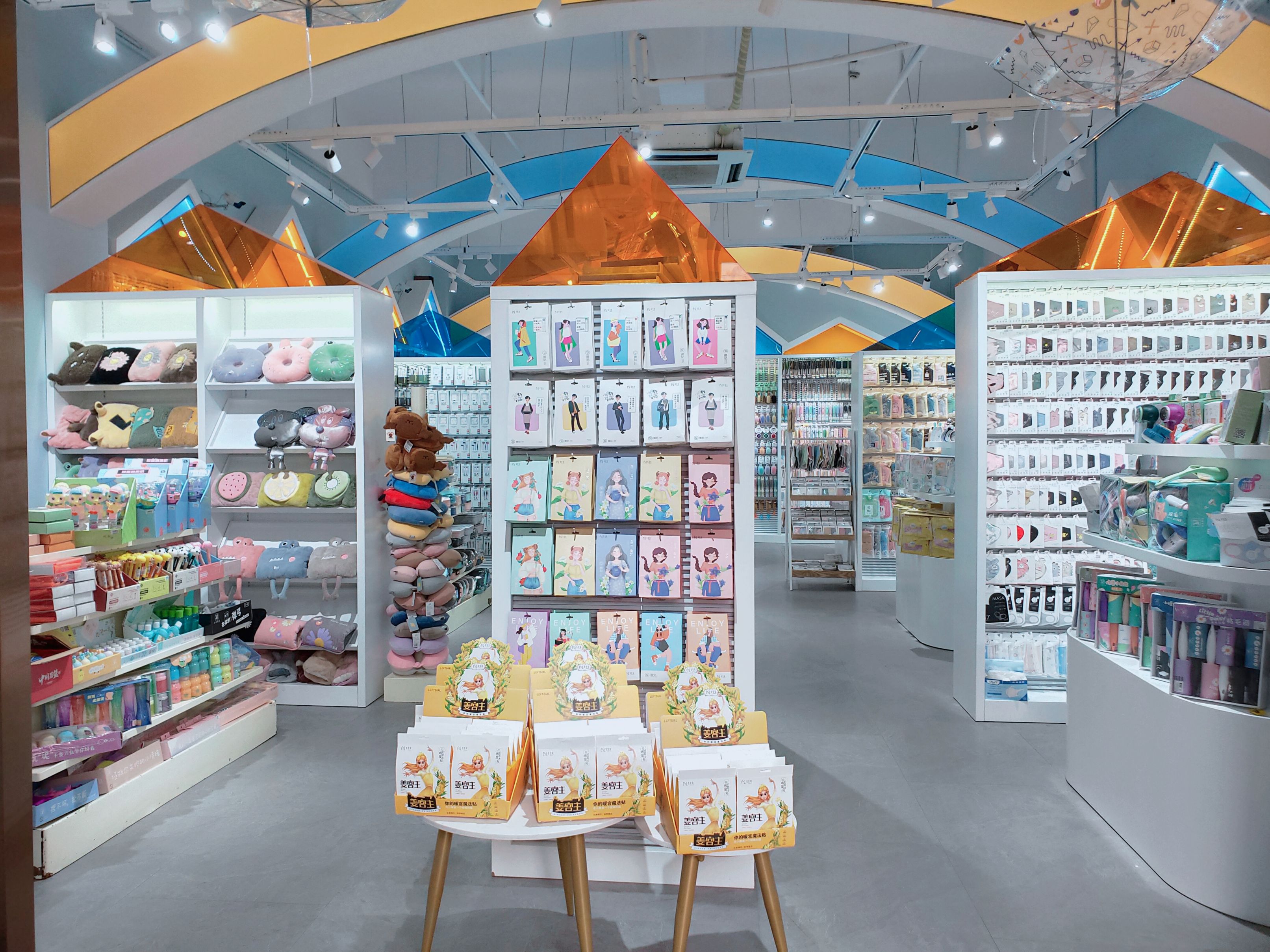 Yiwu Chuxin Yipin Fine Department Store describe pic - 1