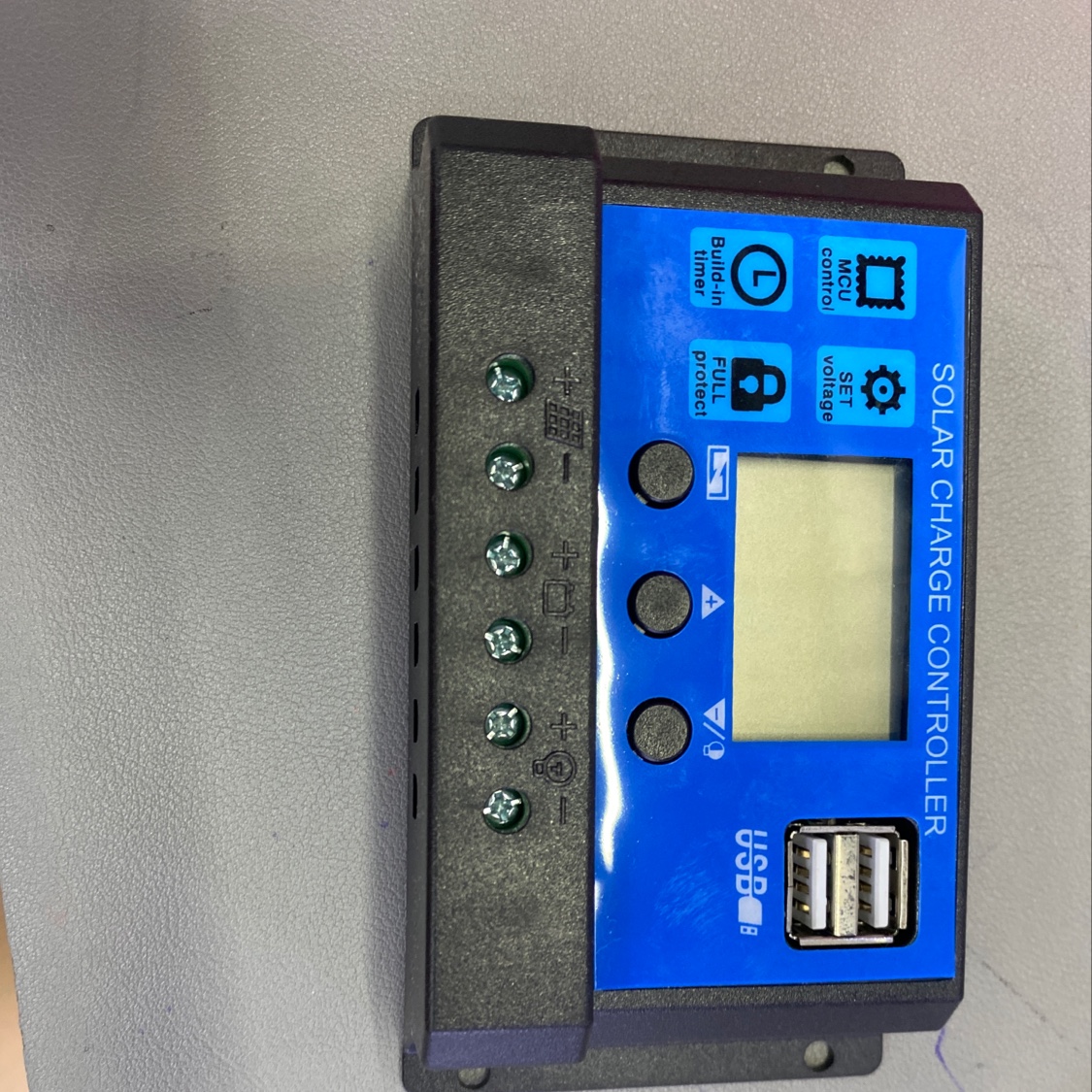 IKAO  12V 24V太阳能控制器图