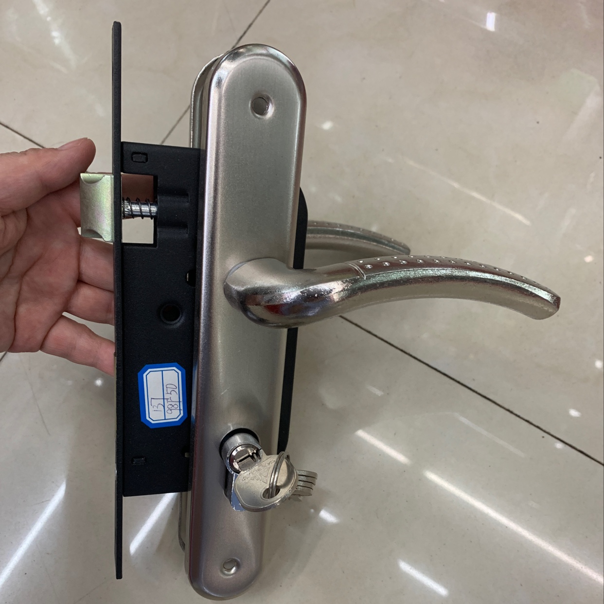 مقابض الباب 137