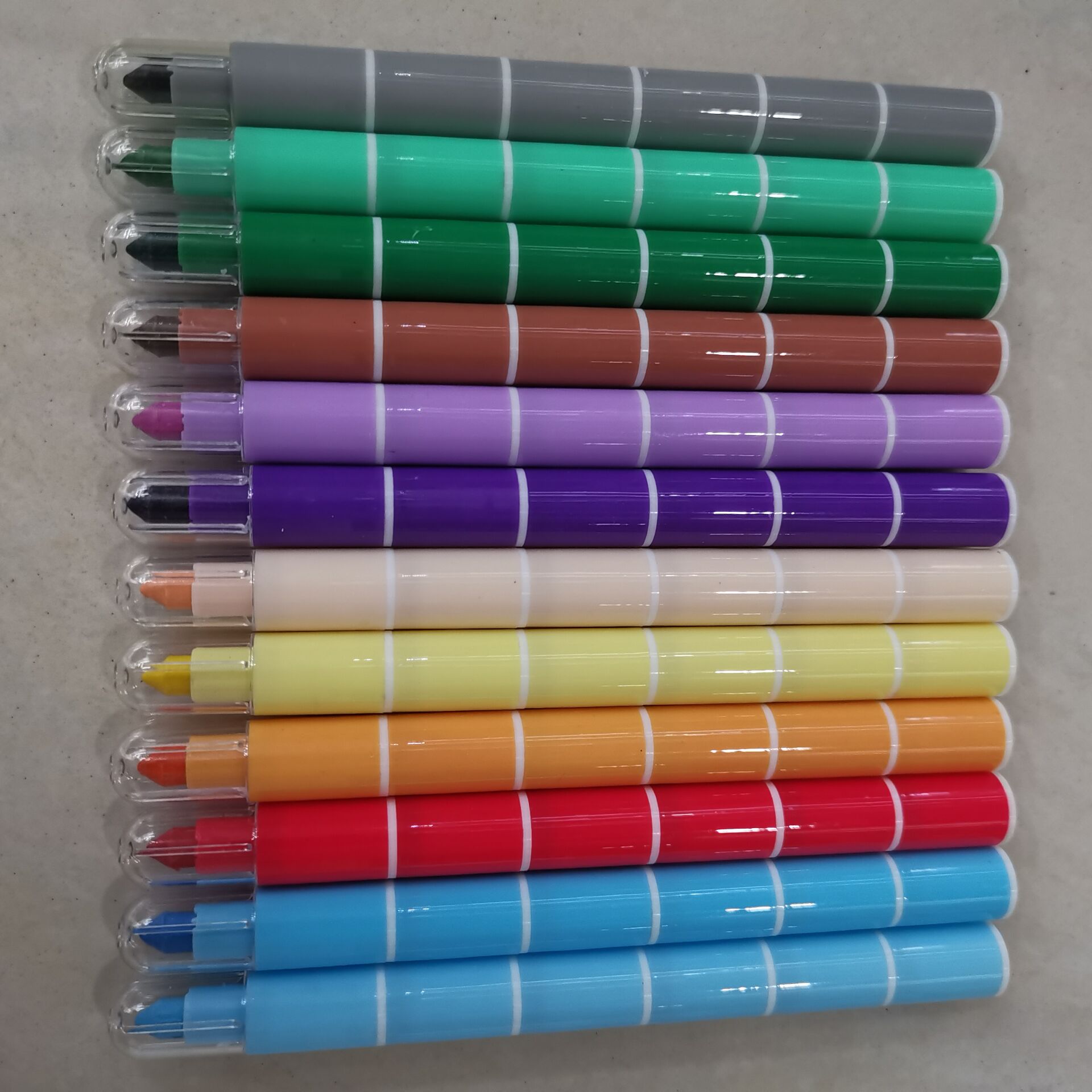 Children's environmental crayons Bullet crayons creative crayons with 12 colors and multiple crayons