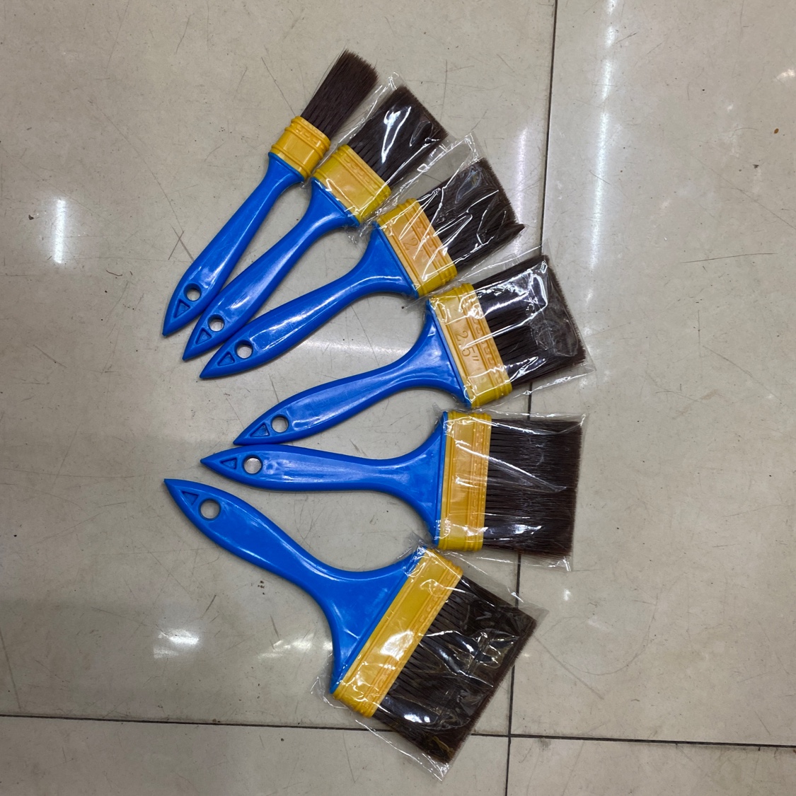 Colored handle sharpened wire paint brush