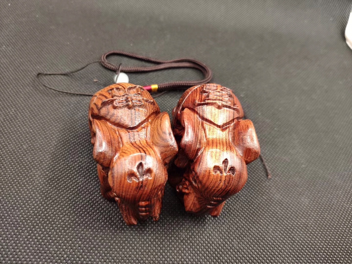 花梨木精雕富贵象把玩挂件装饰摆件图