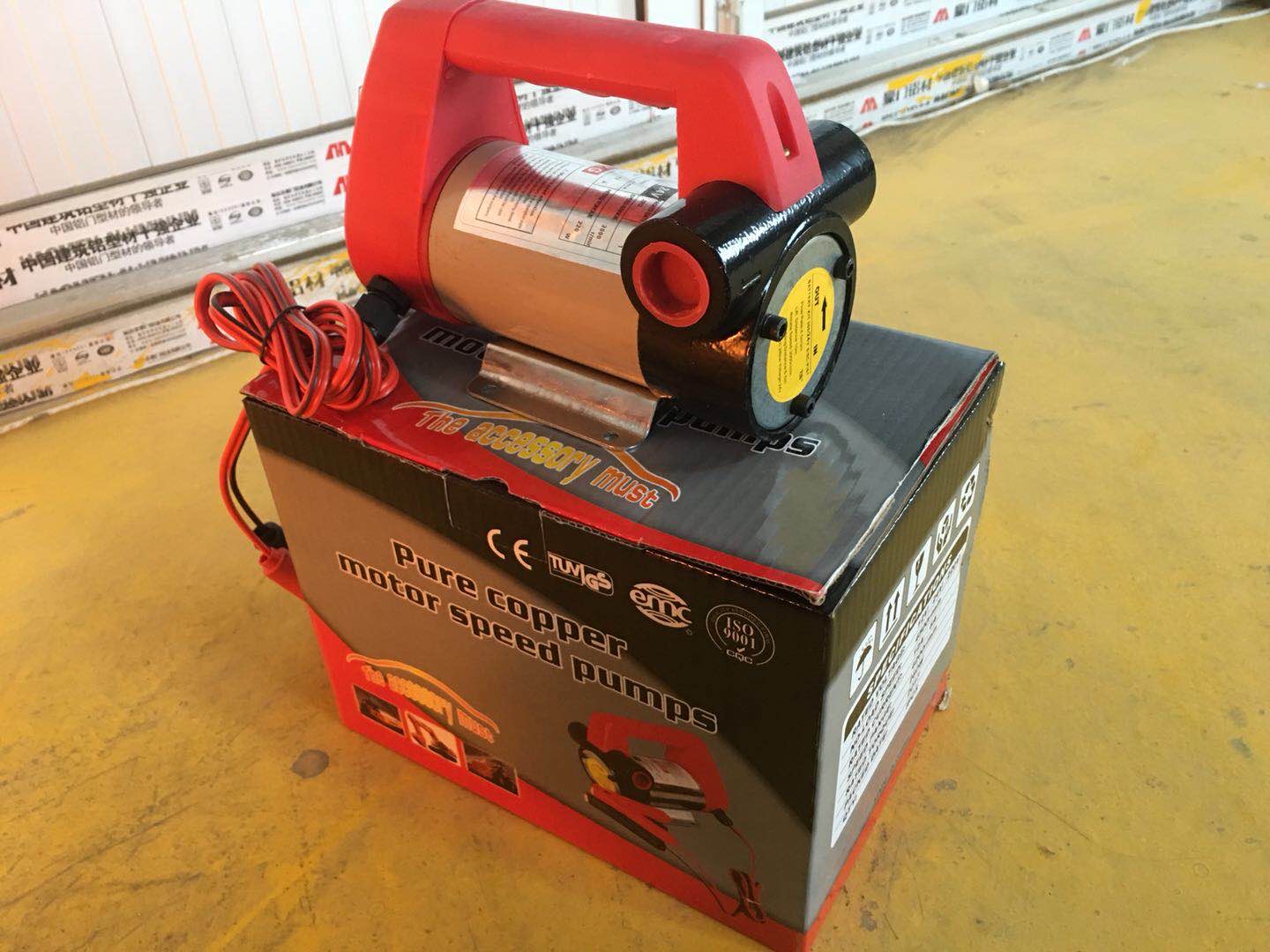 12Ｖ油泵白底实物图