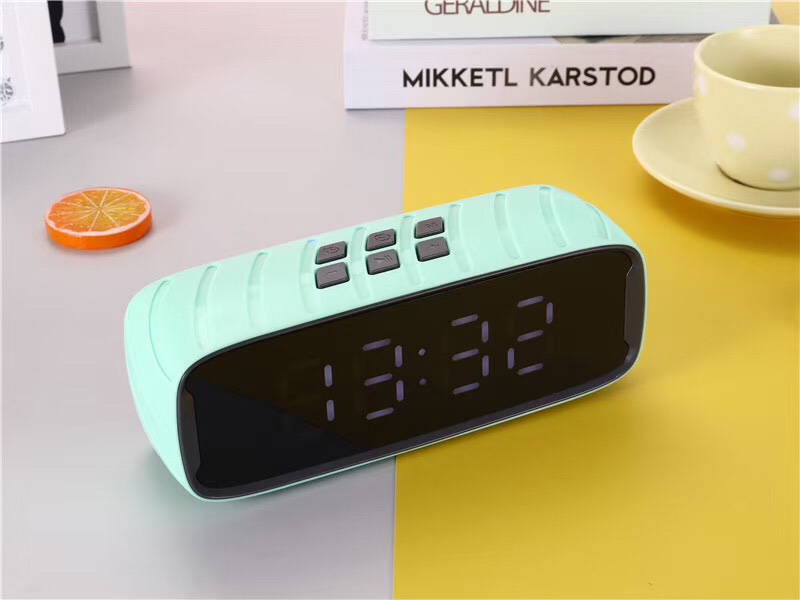 闹钟蓝牙音响电脑音响可以插USB、TF卡白底实物图