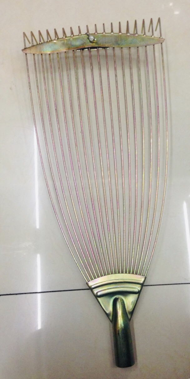永康厂家直销新款，18齿彩锌圆丝耙，园林草耙，园林工具，落叶耙详情2