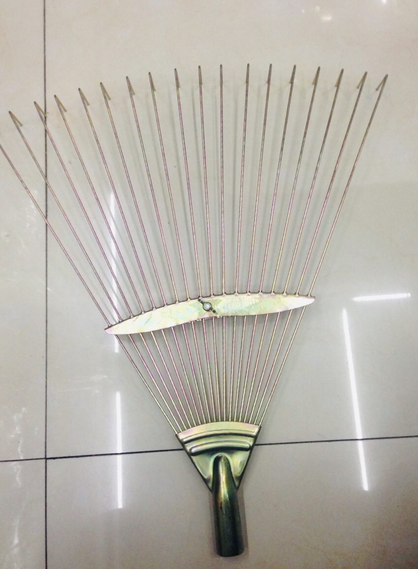 永康厂家直销新款，18齿彩锌圆丝耙，园林草耙，园林工具，落叶耙详情3