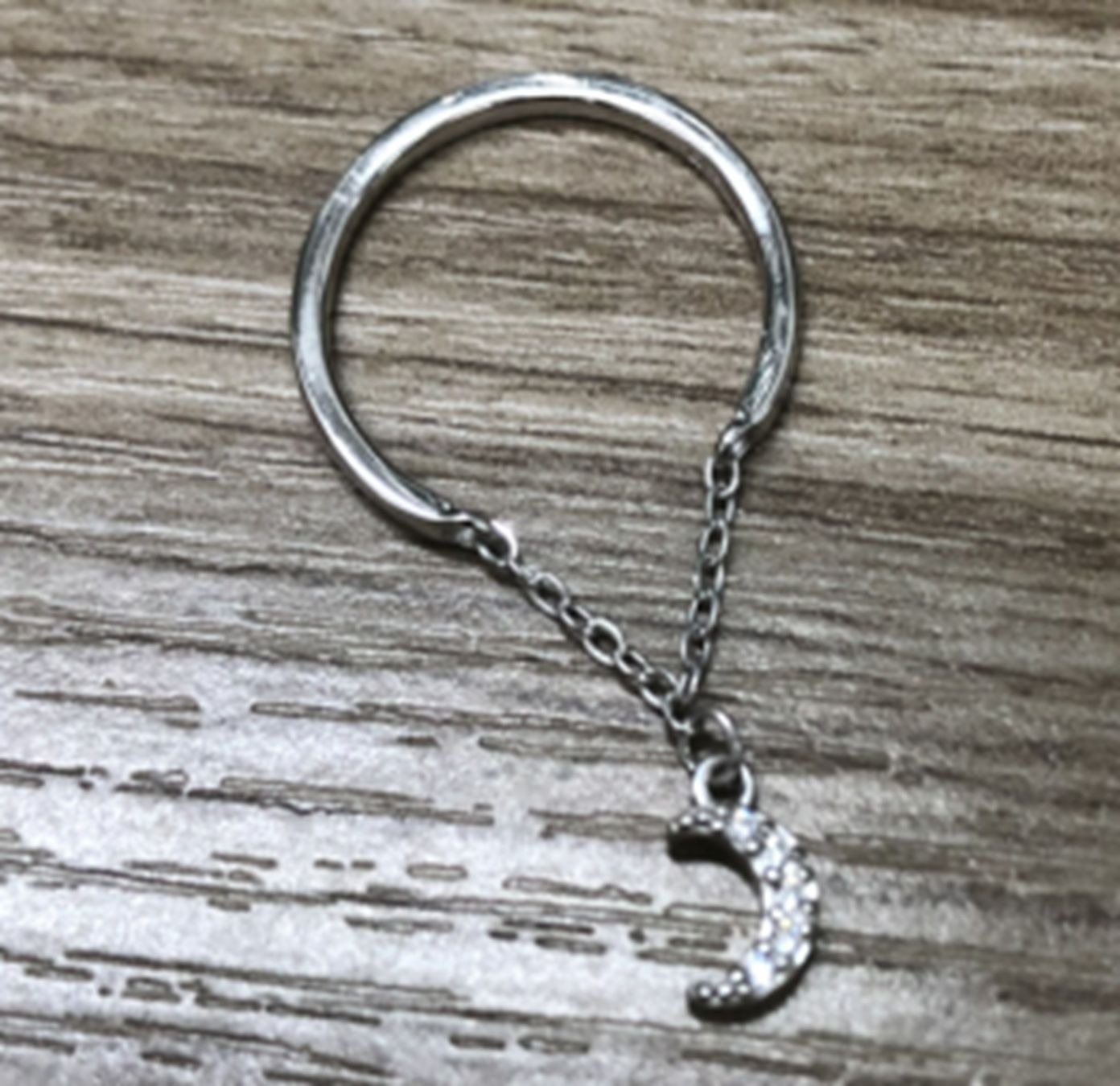 Yiwu Selection Moon ring with chain full figure