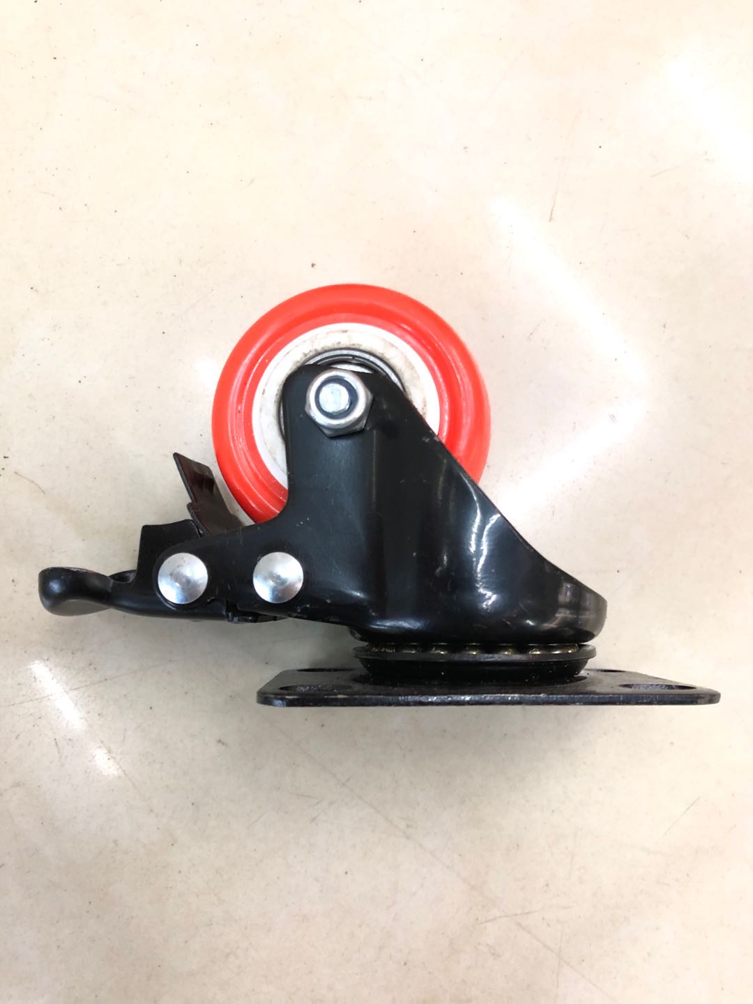 小金钻脚轮万向轮白底实物图