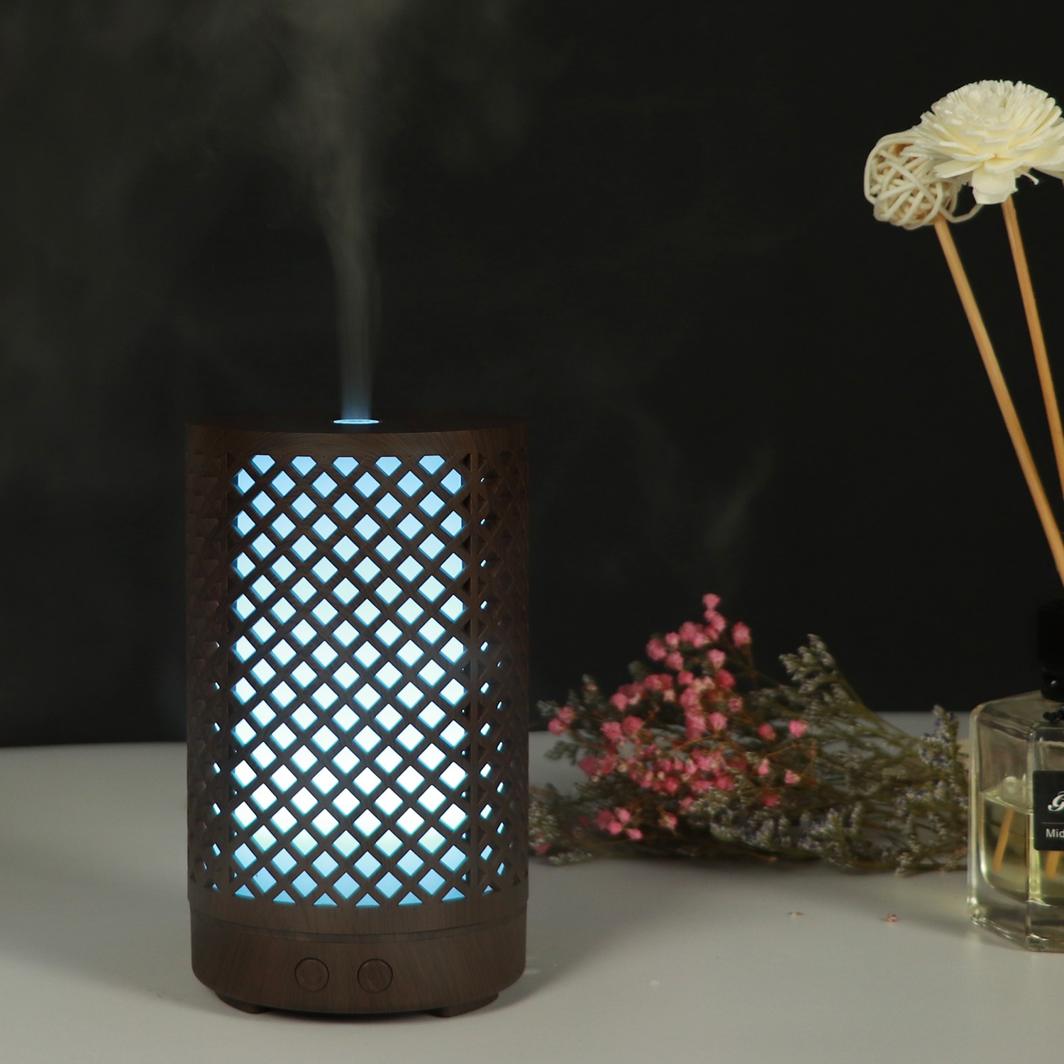 Amazon venta caliente rejilla hueca aromaterapia máquina humidificador aromaterapia lámpara mesa regalo creativo detail image 8