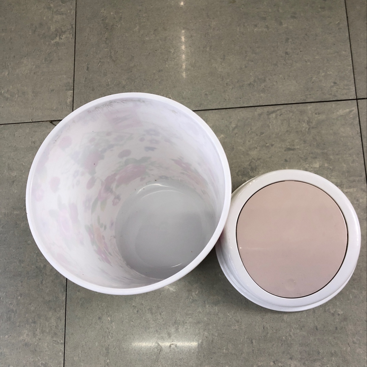 圆形特大号垃圾桶产品图