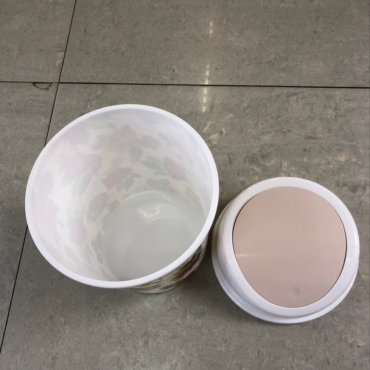 圆形中号垃圾桶产品图