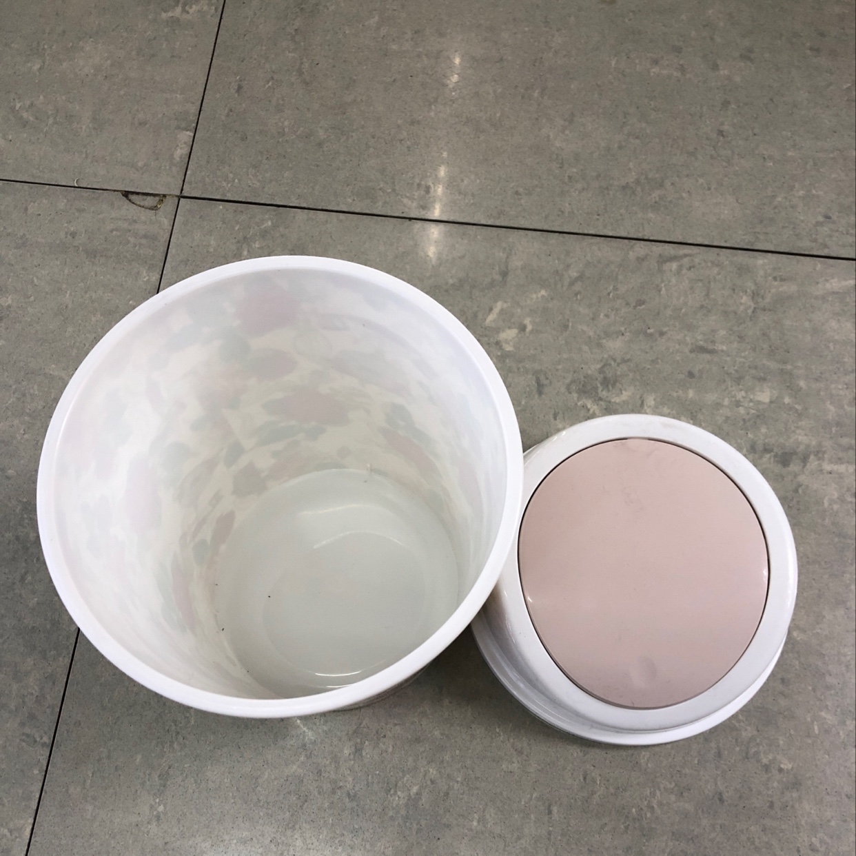 圆形大号垃圾桶产品图