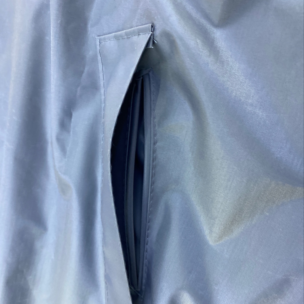 银灰色PVC长风衣白底实物图