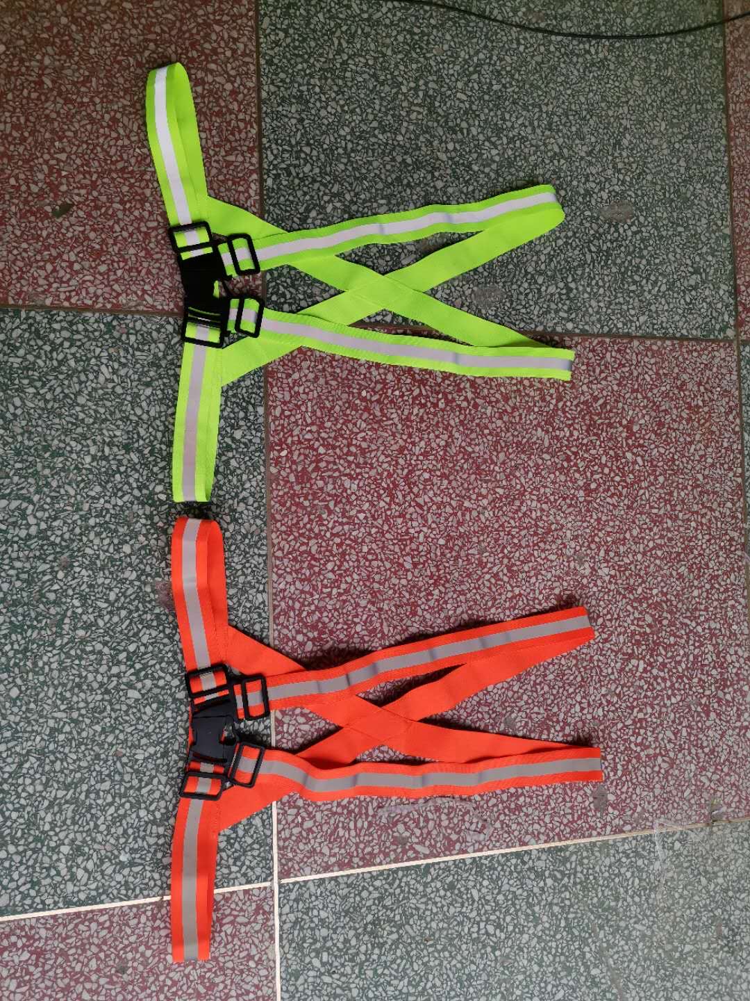 松紧反光背心产品图