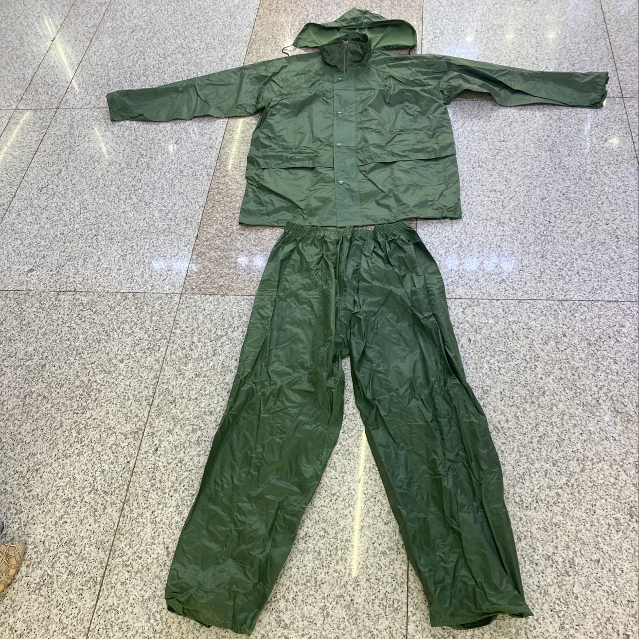 军绿套装