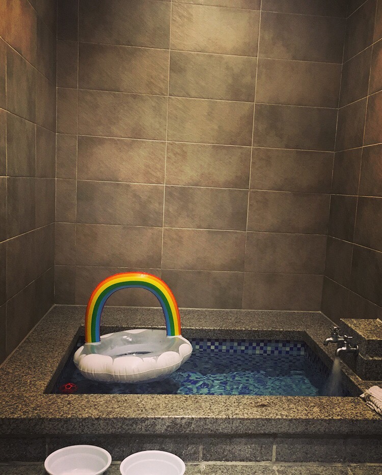 现货供应 ins网红加厚儿童亮片彩虹云朵座圈婴幼儿游泳圈宝宝坐圈详情图10