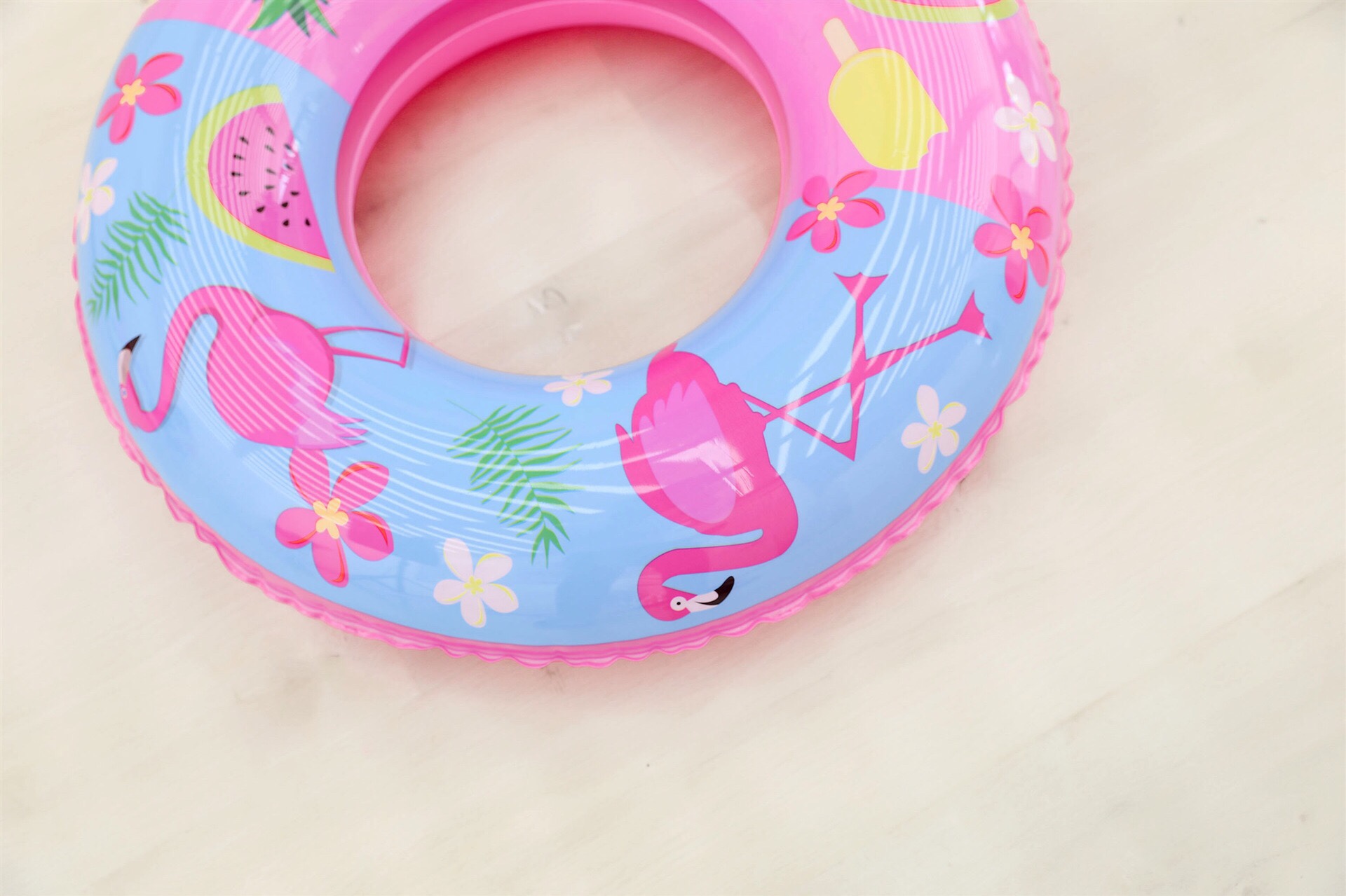 Wholesale of summer flamingo swimming rings, thickened swimming float rings, inflatable swimming rings, life buoys and other water products in stock undefined
