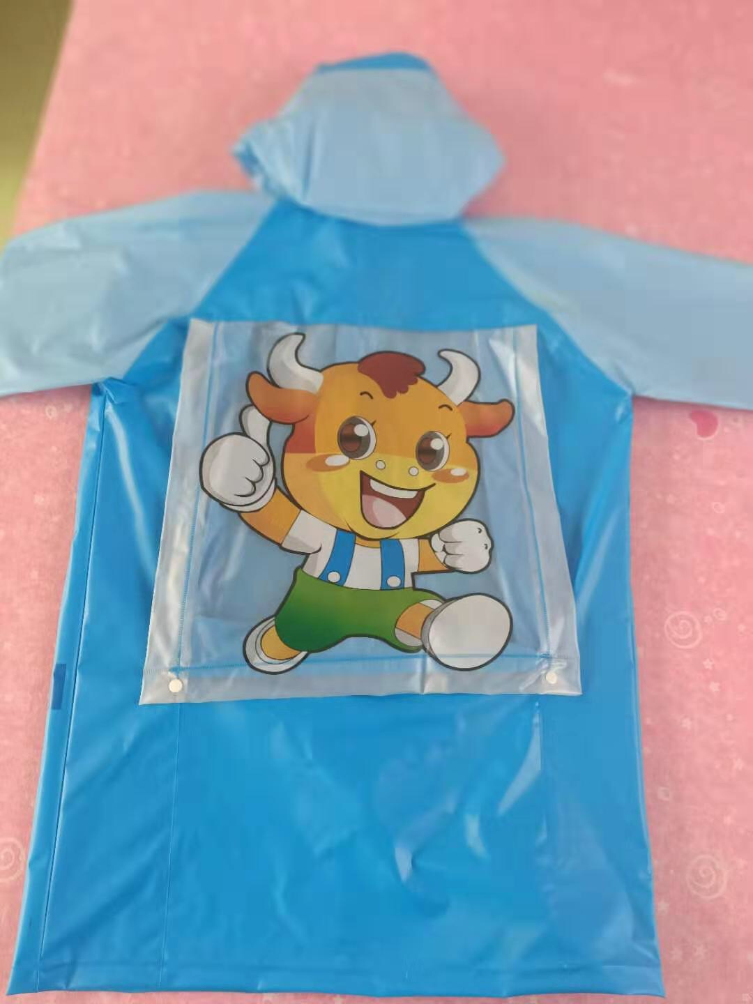 The 802 Children's Backpack Raincoat Cartoon Design Style Is Simple And Fashionable Application Scenario