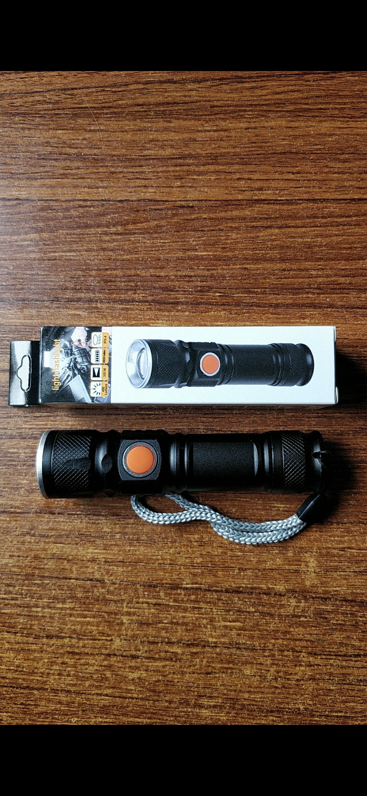 USB заряжает фонарик