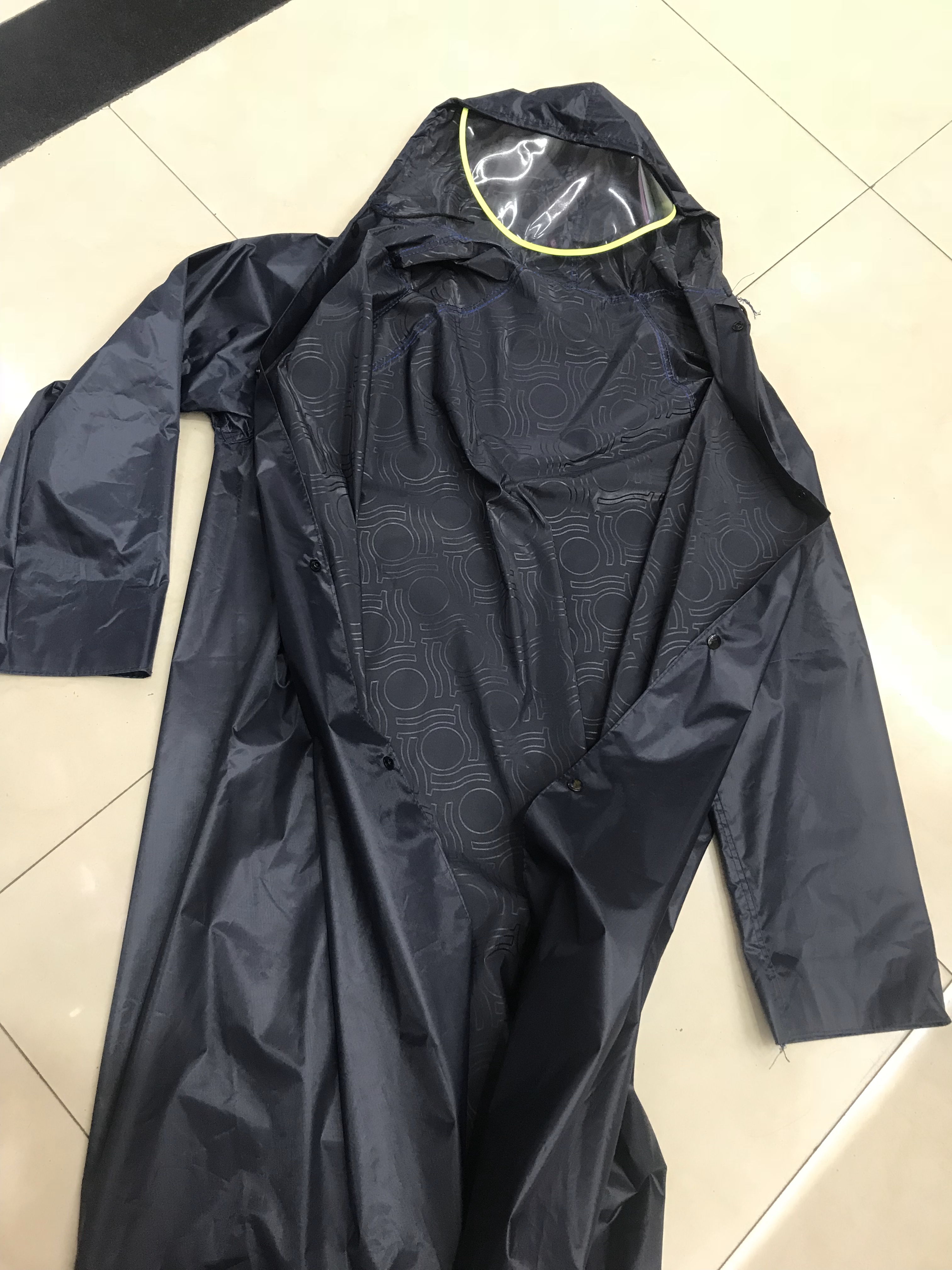 Customize exclusive style advertising raincoats, long windbreaker raincoats Application Scenario