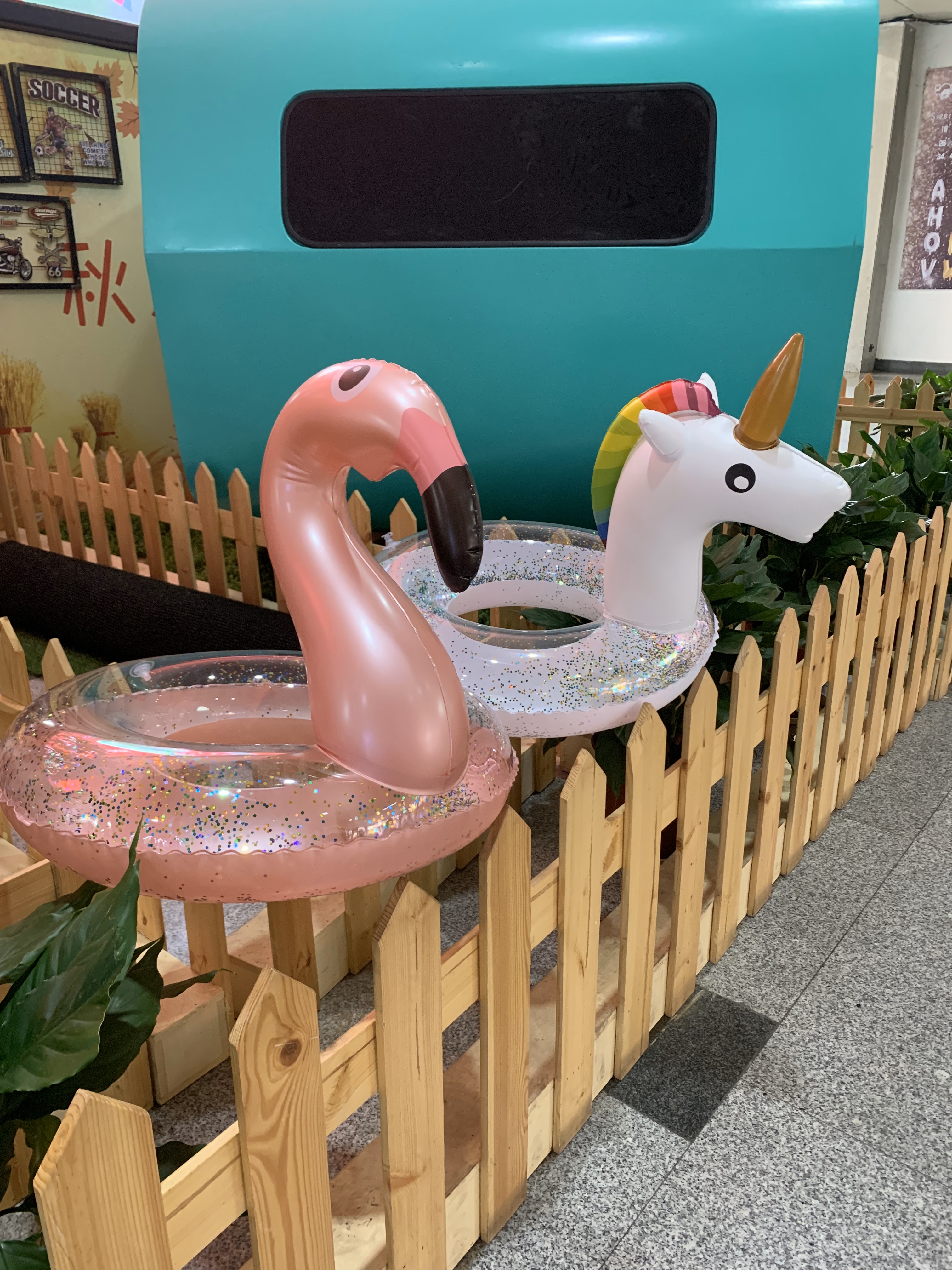 品名：70亮片火烈鸟/70亮片独角   
价格/prie：7.5/8.5元
装箱数：150pcs白底实物图