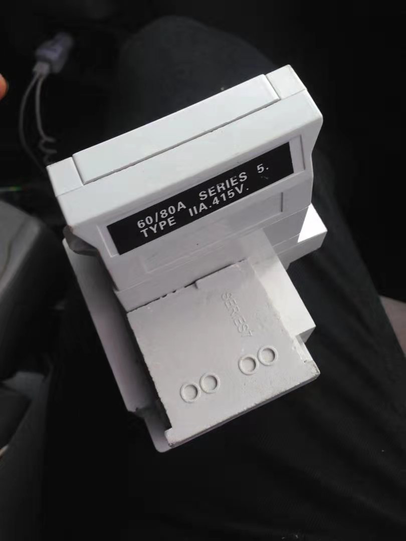 Fuse outlet full figure