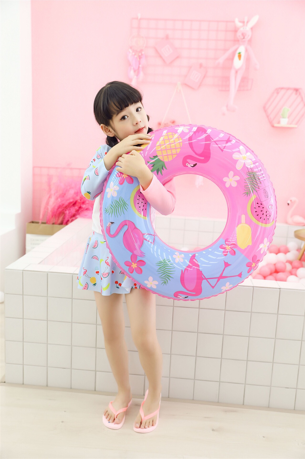Wholesale of summer flamingo swimming rings, thickened swimming float rings, inflatable swimming rings, life buoys and other water products in stock undefined