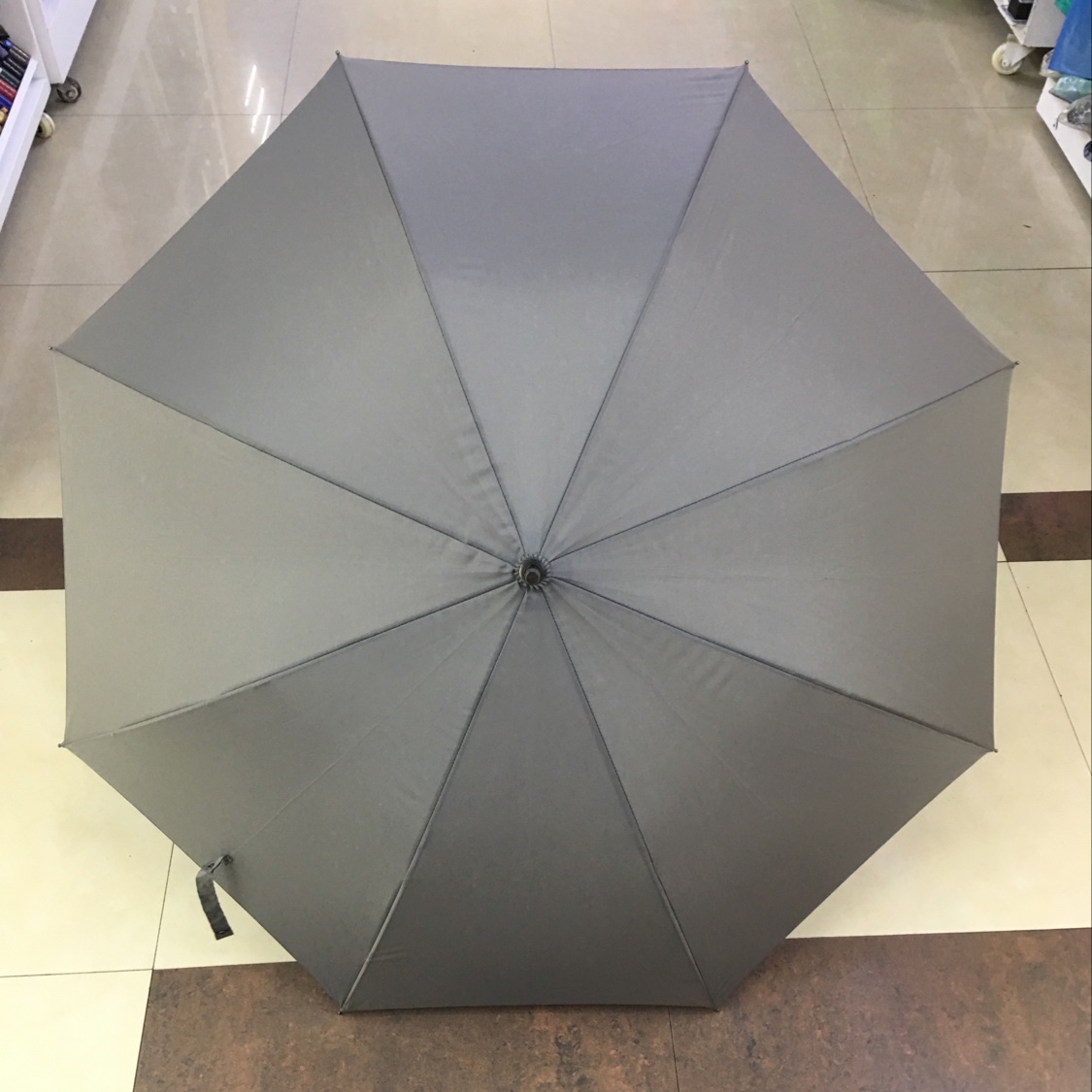 60cm自动日系单色休闲伞，木弯柄细节图
