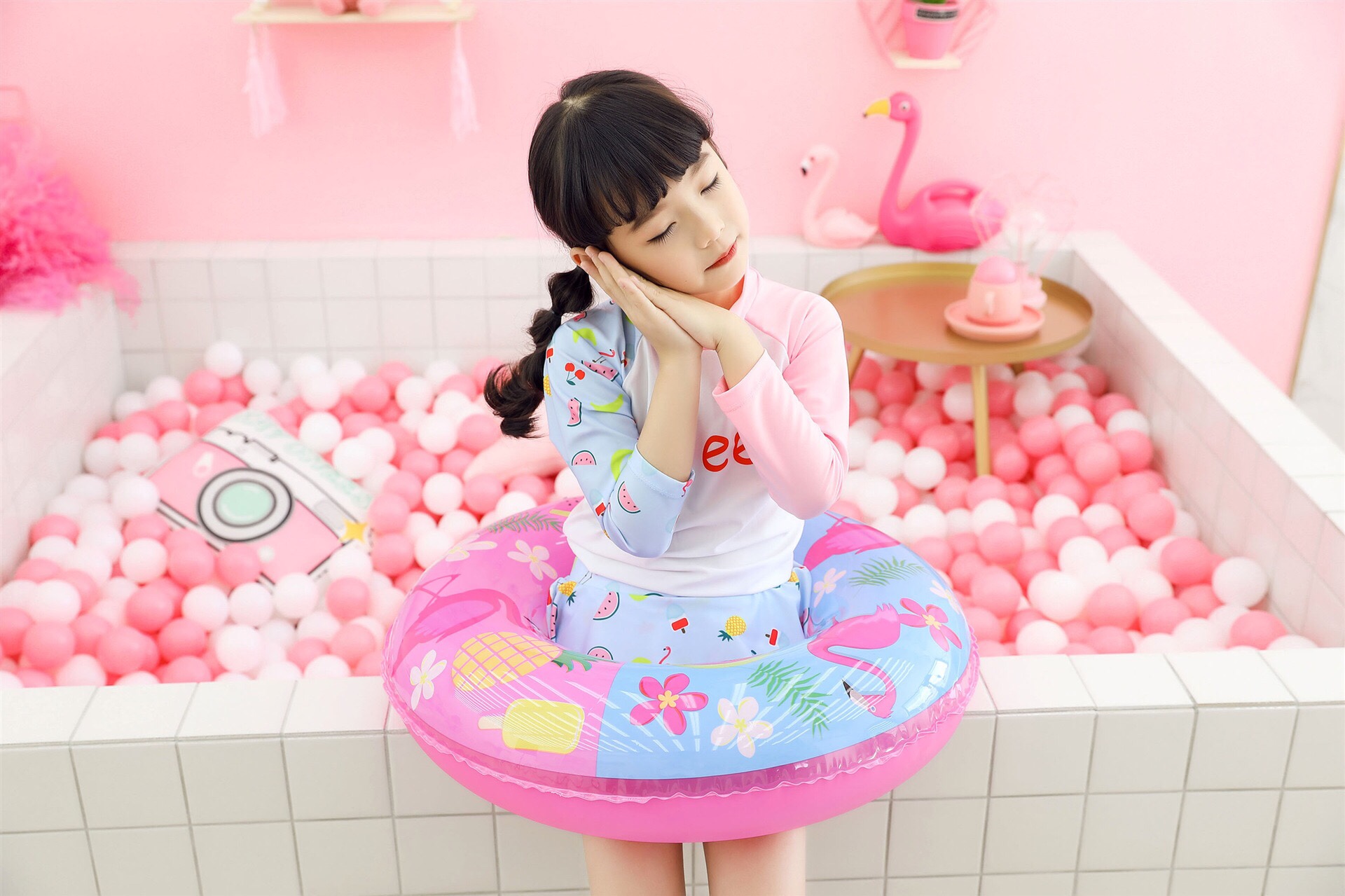 Wholesale of summer flamingo swimming rings, thickened swimming float rings, inflatable swimming rings, life buoys and other water products in stock undefined