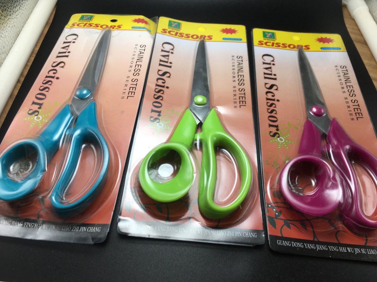 Multi-functional household scissors with multiple colors for daily use thumbnail