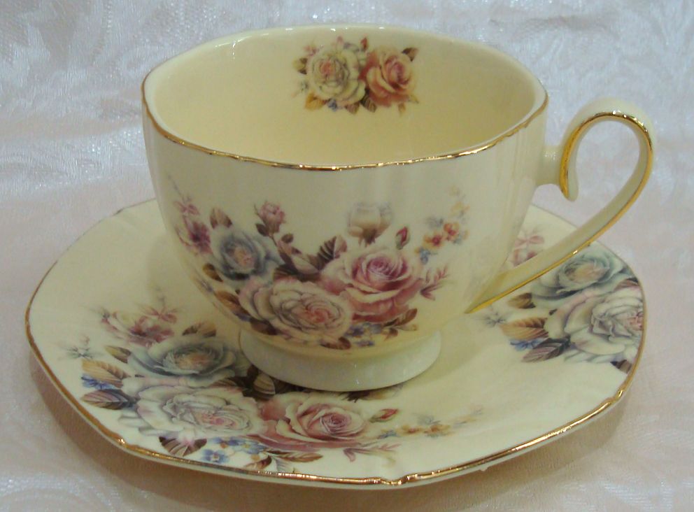 12-head tea cups and saucers British ceramic tea set undefined