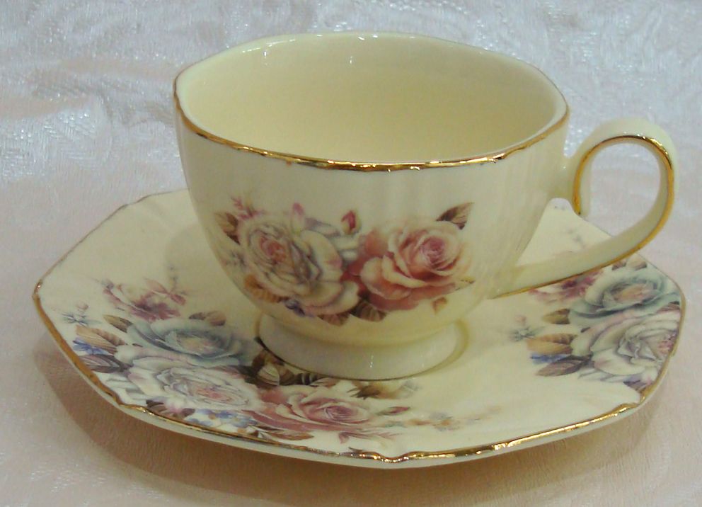 12-head tea cups and saucers British ceramic tea set Application Scenario