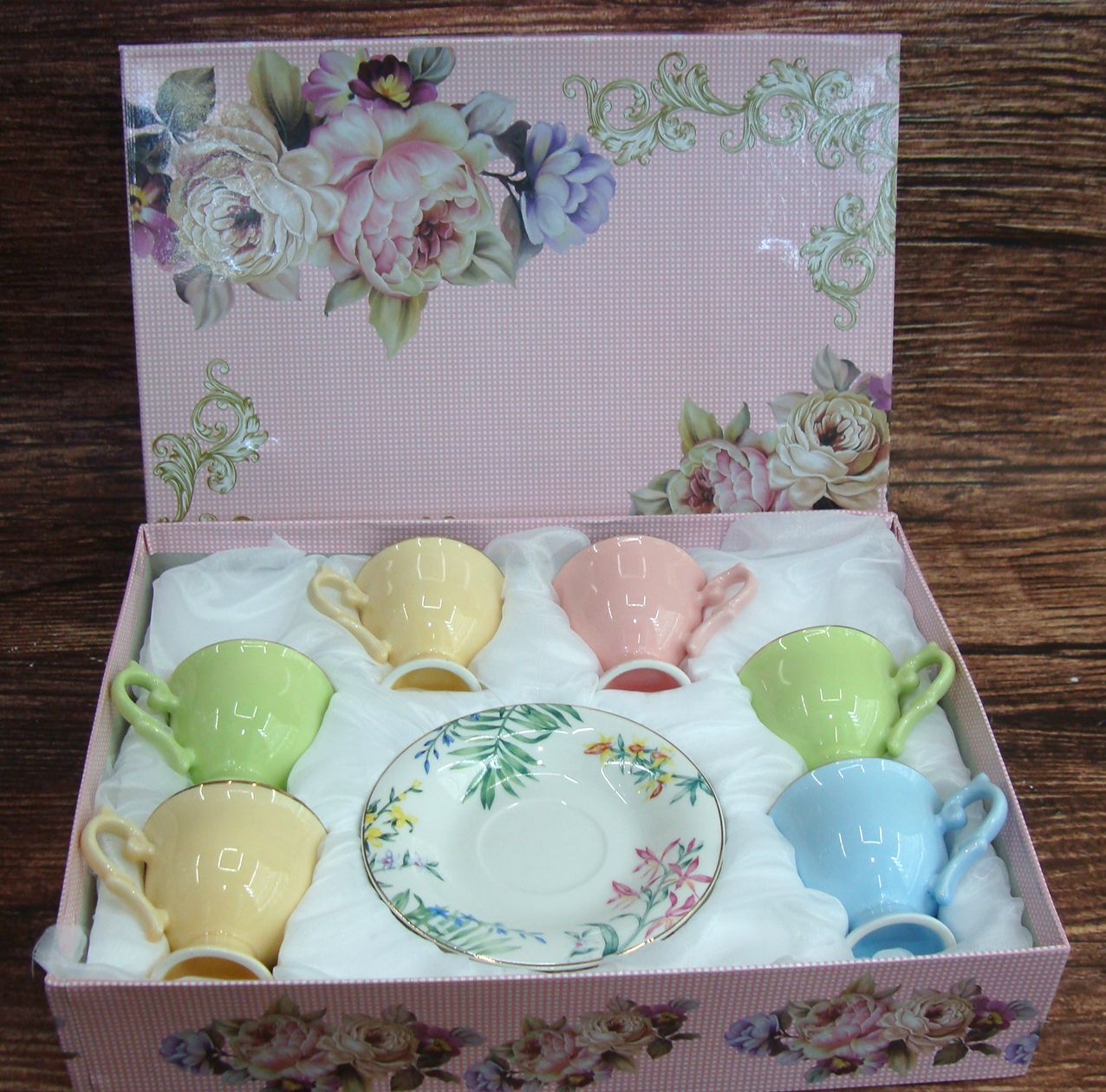 Ceramic tea set with 12 coffee cups and saucers
