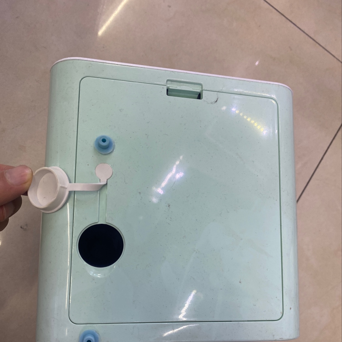 低压USB接口办公桌上的冷风机产品图