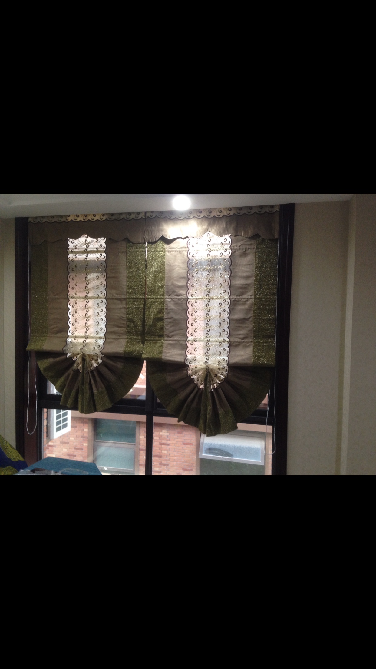 الستارة الرومانية الجديدة Item Picture