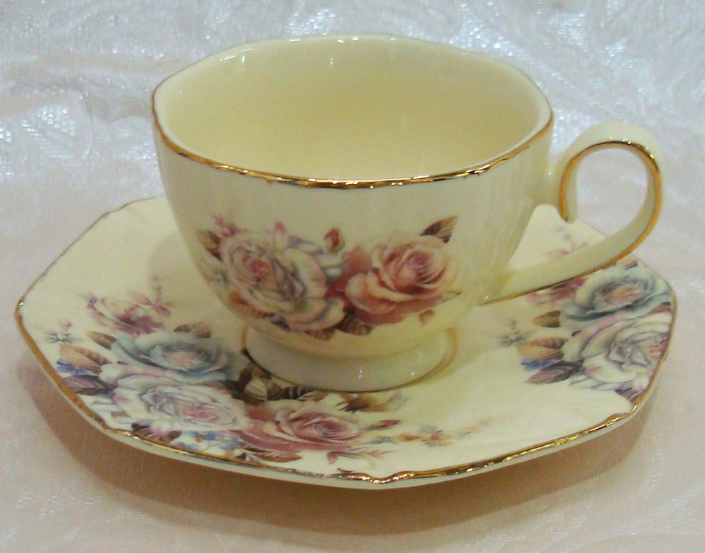 12-head tea cups and saucers British ceramic tea set undefined