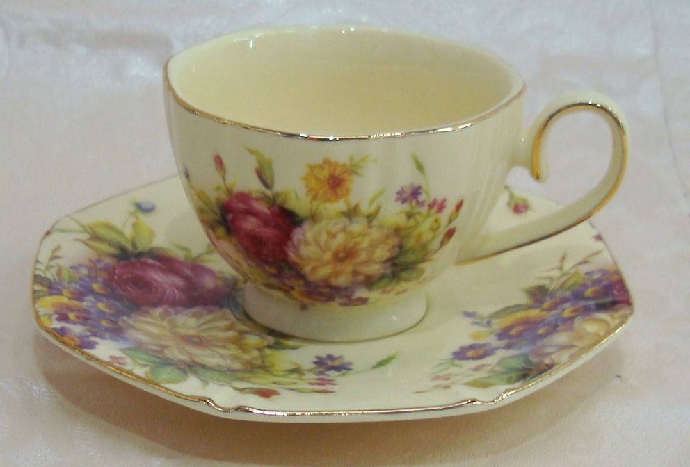 12-head tea cups and saucers British ceramic tea set details Picture