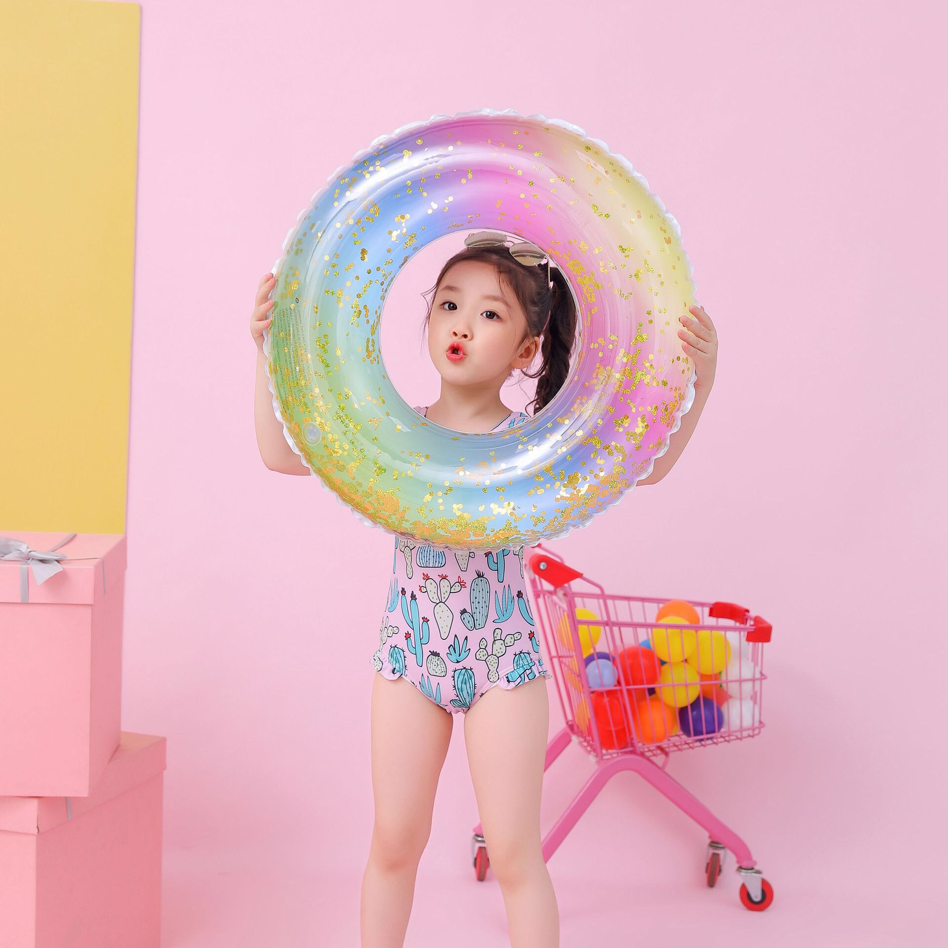 Factory direct sales of sequined swimming rings, transparent rainbow swimming rings, adult and children's swimming rings, and inflatable life buoys for water details Picture
