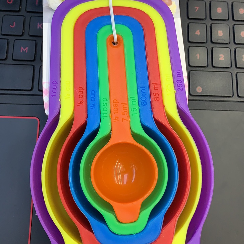 烘培工具彩虹碗十件套大号量勺多功能搅拌粉筛过滤盘洗菜盘沙拉碗图