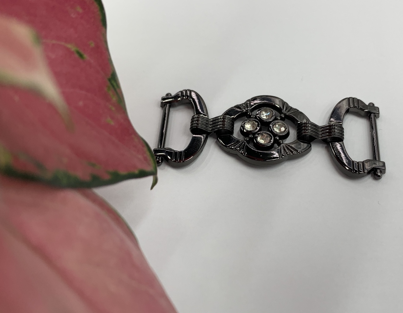 Costume decoration chain, cap chain, shoe chain, leather chain, pillow ornament, zinc alloy, electroplating gun chain thumbnail