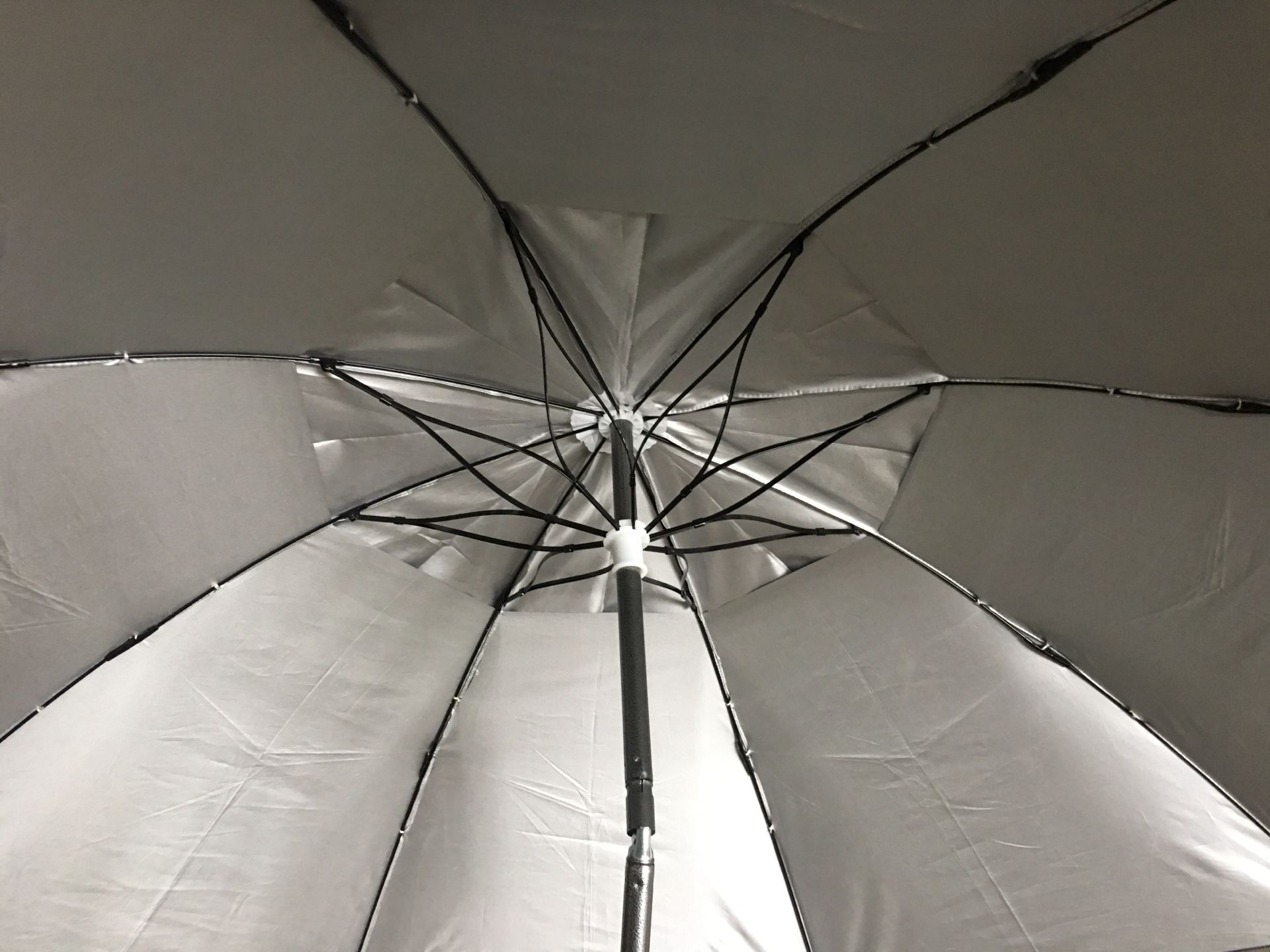 Painted steel two-fold fishing umbrella, sunshade fishing gear, fishing supplies, sun-protective folding sun umbrella Specification image