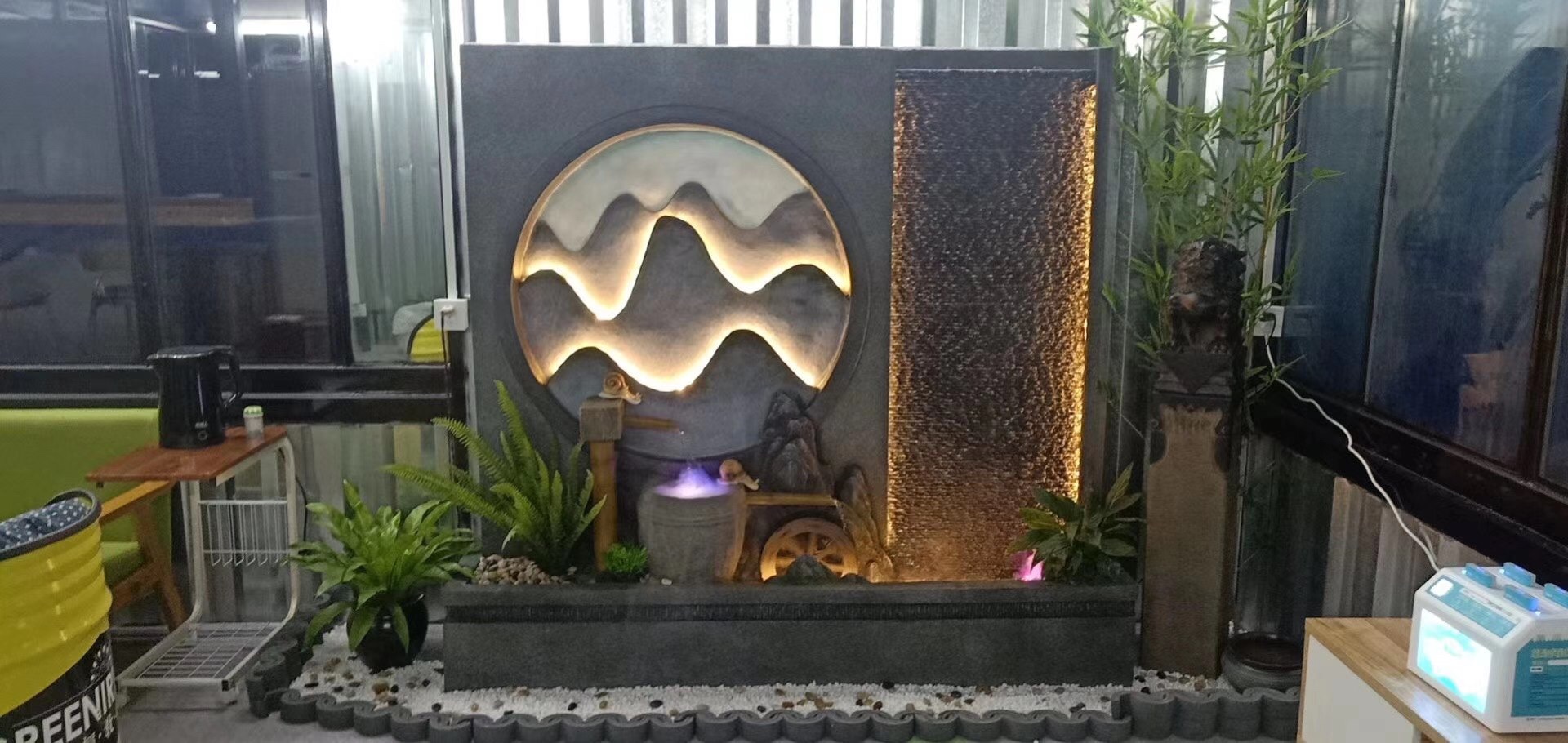 Curtain water, imitation stone technology, fine lines, picturesque lighting, snail small animals foil, green plants, exquisite matchless