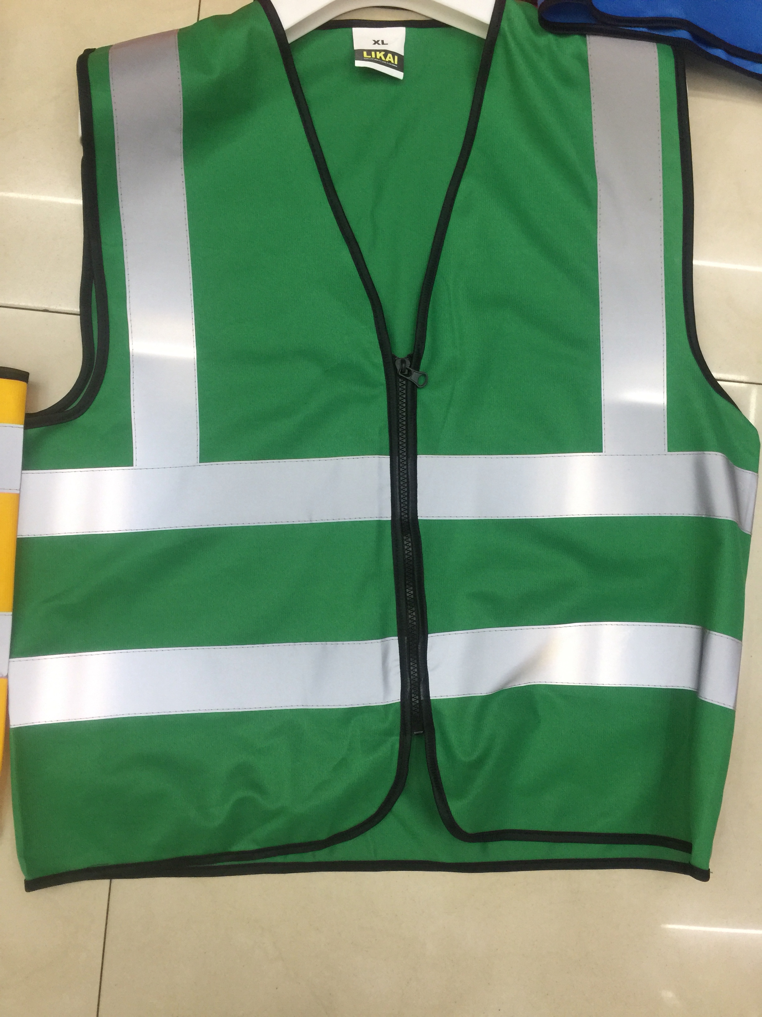 交通安全服装实物图