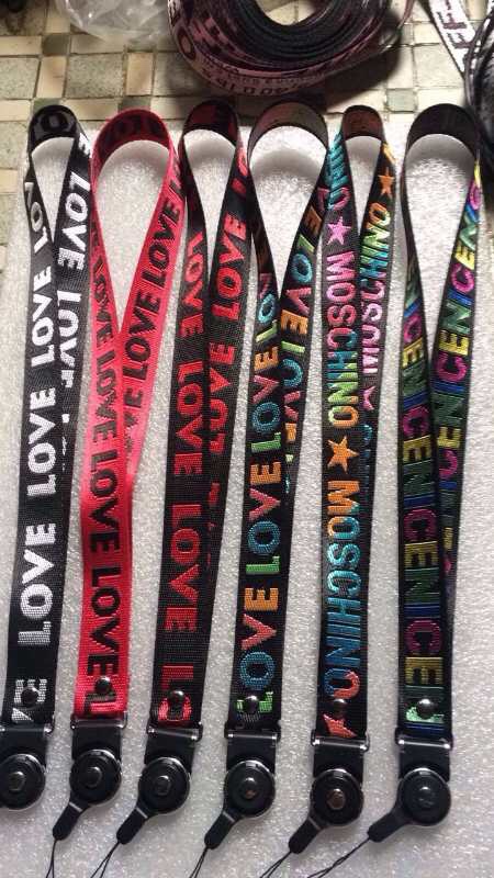 2.0 Mobile phone lanyard printed lanyard Application Scenario