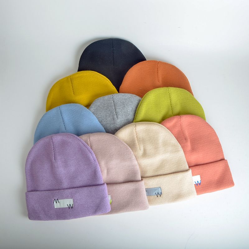 Winter warm flat-brimmed professional hats are versatile, fashionable and trendy. There are various styles of professional hats for the New Year