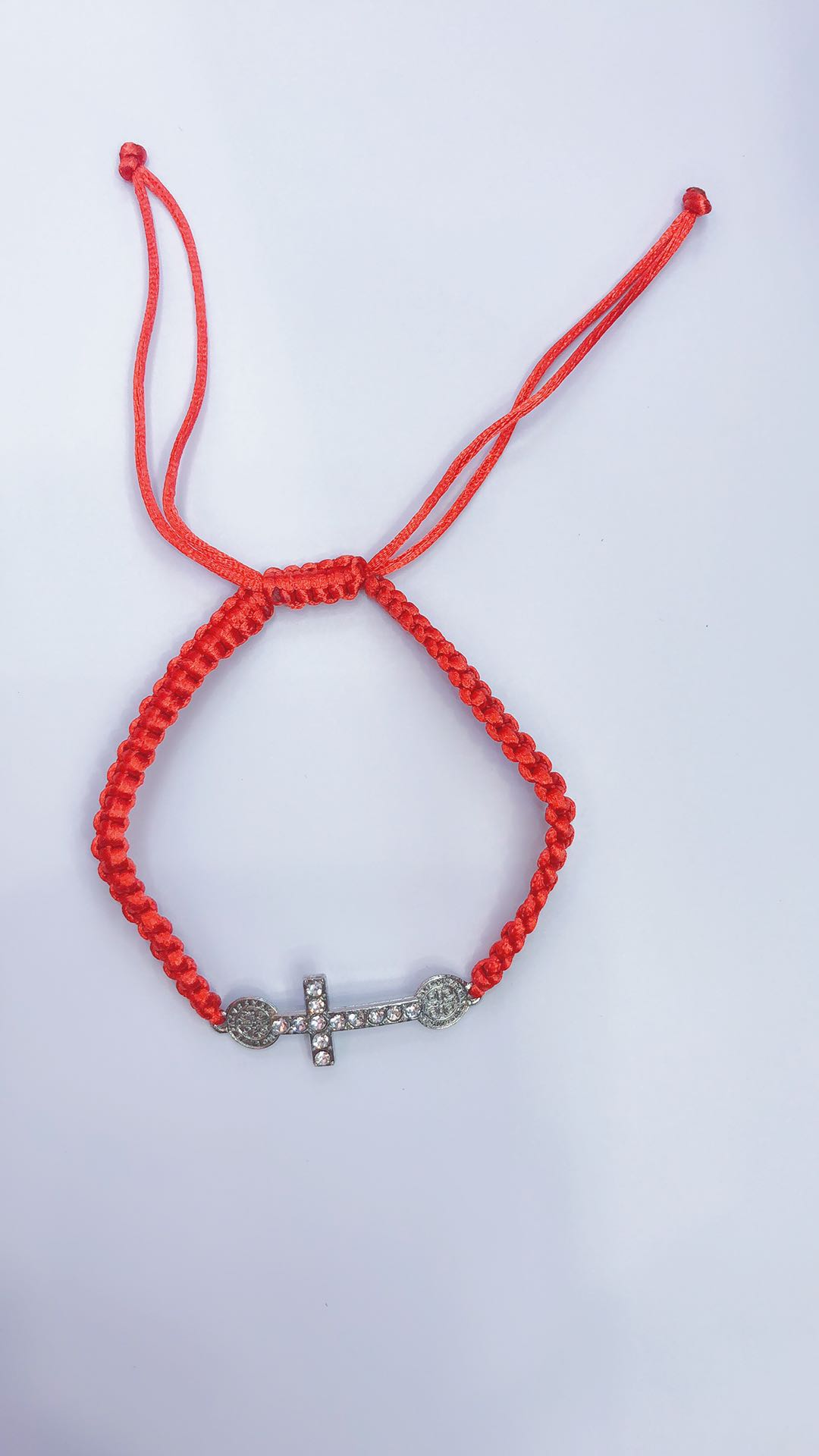 The square sizes of the cross at both ends of the flat knot bracelet can be customized for both adults and children Application Scenario
