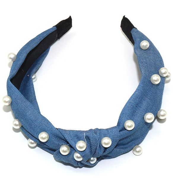 The new Korean version wide-edge sweet and fashionable checkered hair band, the same style as the popular hair band, and the pearl hair accessory for women details Picture